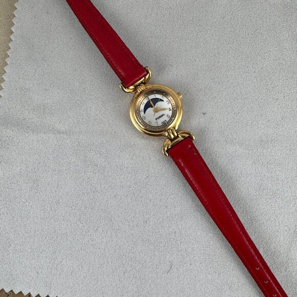 Vintage Fossil T Lug Moon phase Watch with Gold Bezel and Stainless Steel Back - Picture 4 of 8